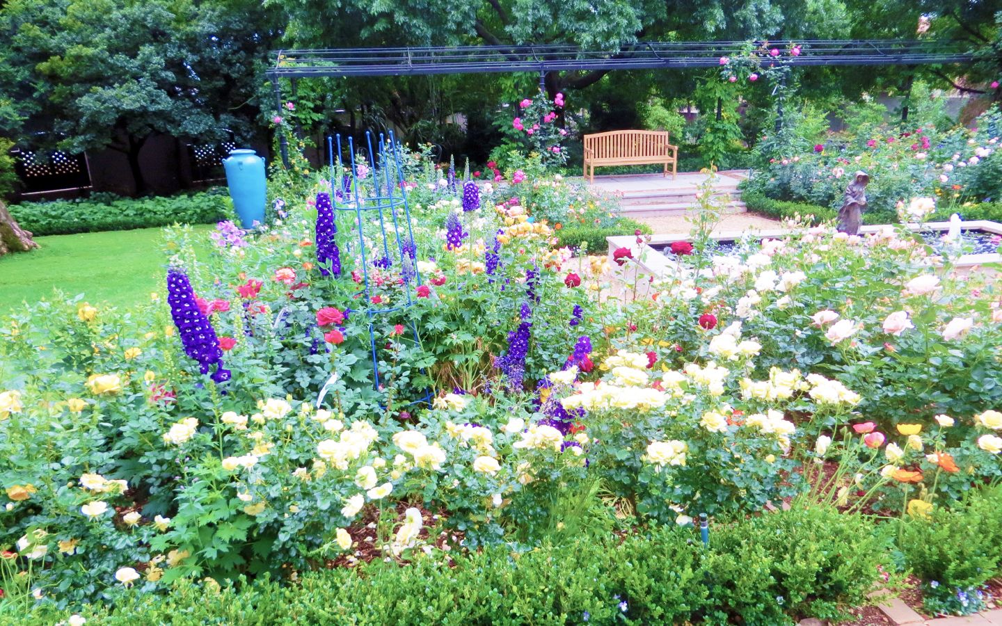 Garden walkway with arches